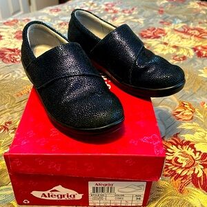 Alegria clogs